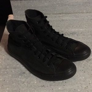 Converse ALL BLACK